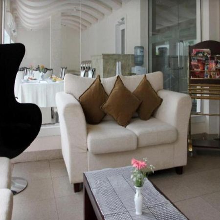 Royal Castle Hotel Negombo Exterior foto